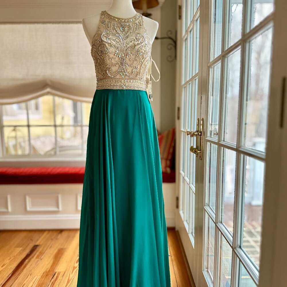 Clarisse - Emerald Green Beaded A-Line Prom Gown - Style 3465 - Size 6 - NWT - Picture 3 of 10